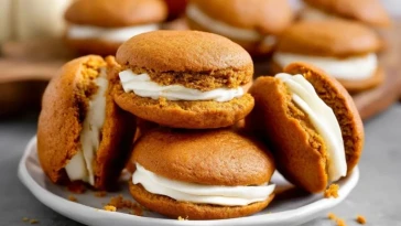 Biscuits whoopie à la citrouille et au sirop d'érable -1 (1)