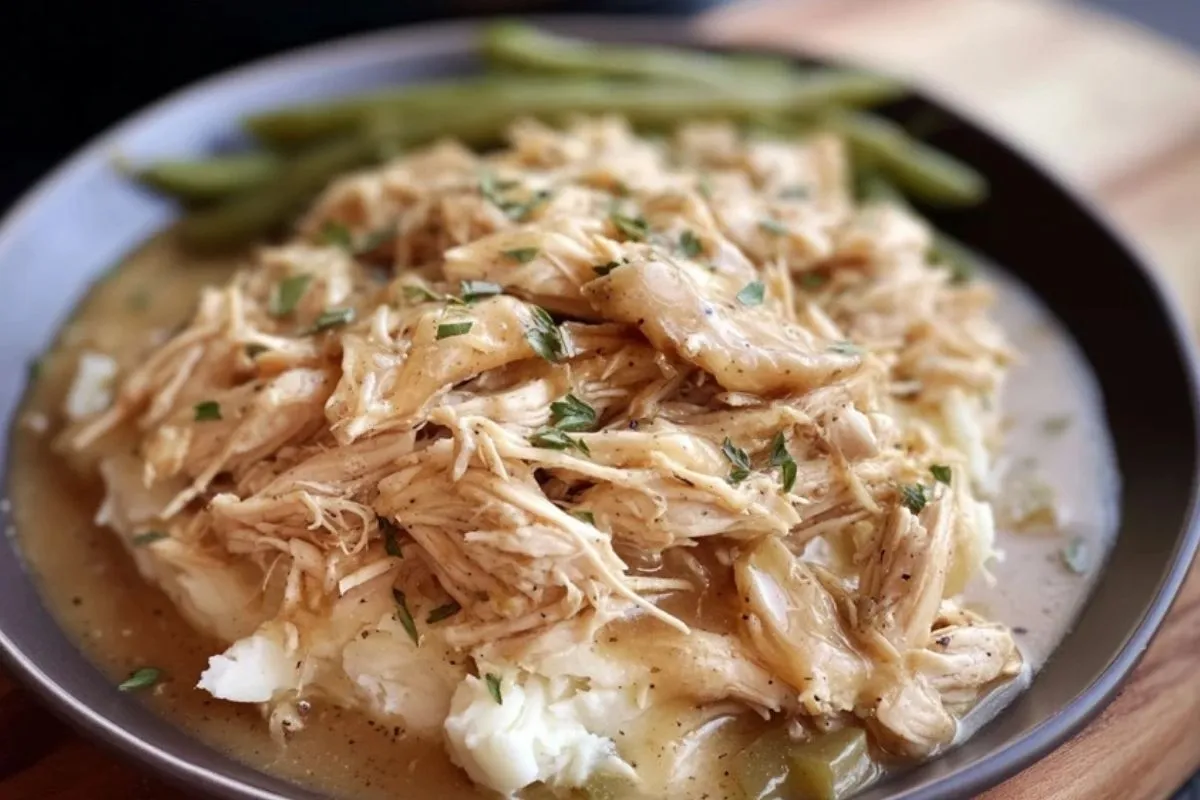 Poulet Effiloché à la Sauce avec Purée de Pommes de Terre - 1