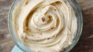 Crème Au Beurre Brun Et Fromage À La Crème