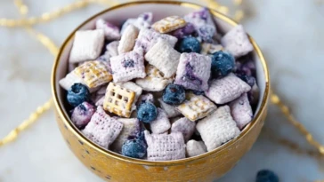 Mélange De Friandises Au Fromage Blanc, Myrtilles Et Citron - 1