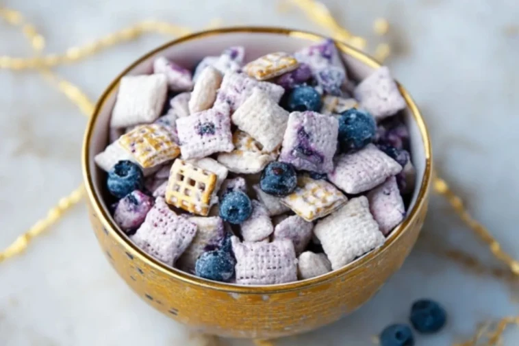 Mélange De Friandises Au Fromage Blanc, Myrtilles Et Citron - 1