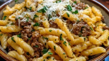 Pâtes À LAil Et Au Bœuf Haché