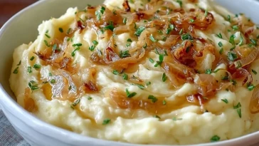 Pommes Purée Aux Oignons Caramélisés