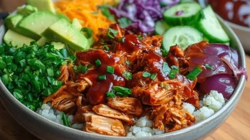 Bol De Poulet Barbecue Faible En Glucides